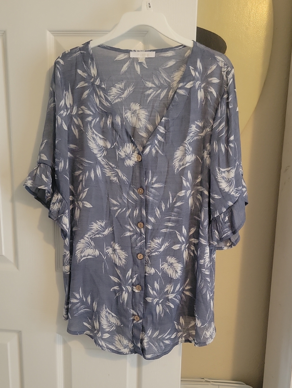 Ivy Ridge XL sheer Vneck Angel Sleeve GreyBlue Metallic Floral Button-Down Shirt